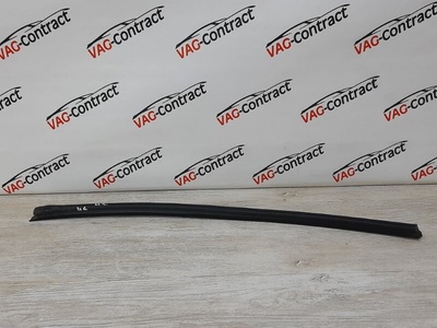 8K0837480C Уплотнитель стекла двери Audi A4 B8 2011
