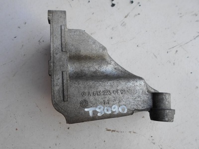 A6132230404 кронштейн Mercedes W211 , 6132230404