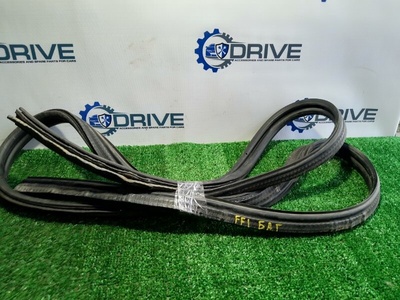 1092740 уплотнитель багажника Ford Focus 1
