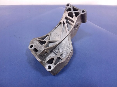 06E903143G audi a8 d4 4h 3.0 tfsi лапа генератора