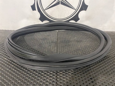 A2056970151 уплотнитель дверного проема задний левый Mercedes-Benz C-Класс W205/S205/C205