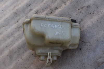 1K1611301C Бачок тормозной жидкости Skoda Octavia 2 (A5) 2004