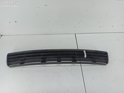 8D0807683 Решетка (заглушка) в бампер Перед. Audi A4 B5 (1994-2001) 1995
