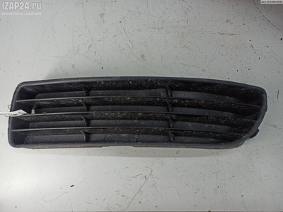 8D0807346 Решетка (заглушка) в бампер Перед. Audi A4 B5 (1994-2001) 1995