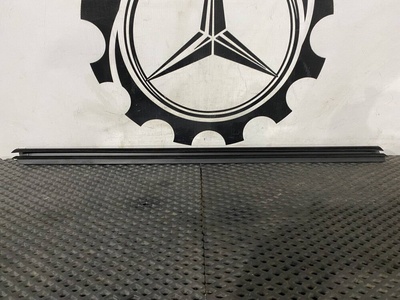 A2057250465 уплотнитель стекла двери передний правый Mercedes-Benz C-Класс W205/S205/C205