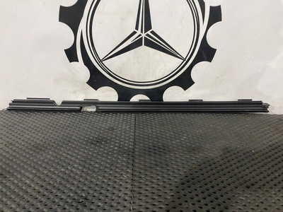 A2057350465 уплотнитель стекла двери задний правый Mercedes-Benz C-Класс W205/S205/C205