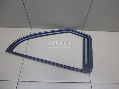 82273EL40A Уплотнитель форточки левой Nissan Tiida (C11) (2007 - 2014)