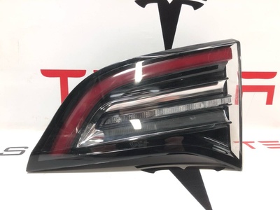 107740200F Фонарь крышки багажника правый Tesla Model 3 2020 1077402-00-F