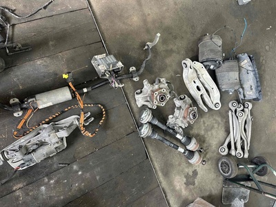 4m0505460c Кулак задний левый Audi RSQ8 I (2019—2023) 2021 , 4m0505431af