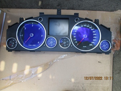 7L6920881B volkswagen touareg 7l 5.0 tdi licznik , zegary
