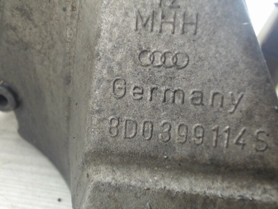 8D0399114S кронштейн кпп право перед Audi A6 (C5) (1997 - 2004) 2000