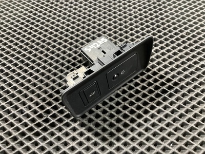 FK7211654BC Кнопка открытия багажника Land Rover Discovery 5 2019 ,LR060998,LR038676,LR080113,LR088272