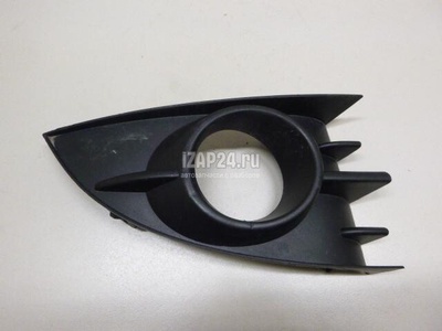 7701477302 Решетка в бампер центральная Renault Scenic II (2003 - 2009)