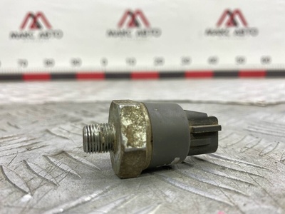 8353028020 Б/У Датчик давления масла (Двигателя) Toyota Prius NHW10 1998 (1997-2003) , <strong>-Б/У Детали сняты с АВТОМОБИЛЯ</strong>