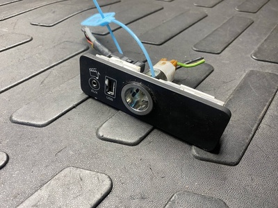 CPLA19C166CB Разъем AUX / USB Land Rover Evoque 1 поколение 2014 ,LR057722,LR038183,C2Z15406