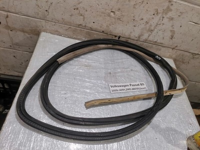 3B0867366M Уплотнитель проема двери Volkswagen Passat B5 2000
