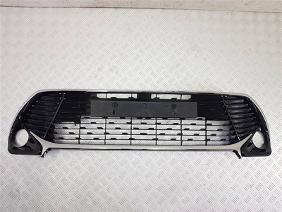 5311206350 Заглушка (решетка) в бампер Toyota Camry XV50 [рестайлинг] (2014-2017) 2017