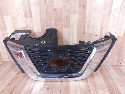 623107FW0B nissan x - trail t32 рестайлинг хромированная декоративная решетки