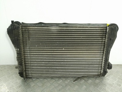 1K0145803 Интеркулер 1.9 - 2.0TDI , 1.8 - 2.0TFSI , ДЕФЕКТ 1 НОГИ , A. SEAT Toledo 3 2007