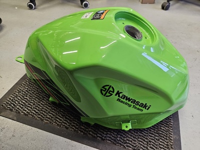 Бачёк топлива бак kawasaki ninja 400 с 2023r