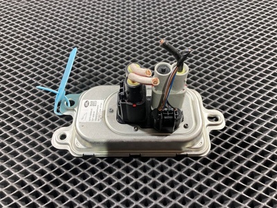 GX7314B526AC Стабилизатор напряжения Land Rover Range Rover Velar 2020