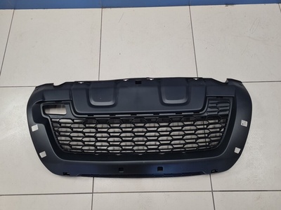 STRND1000GF0TW Решётка в бампер центральная Renault Duster 2010-