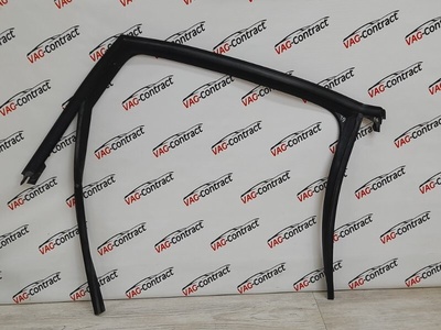 8R0839440F Уплотнитель стекла двери Audi Q5 2009