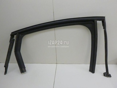 823304696R Уплотнитель стекла двери Renault Arkana 2019
