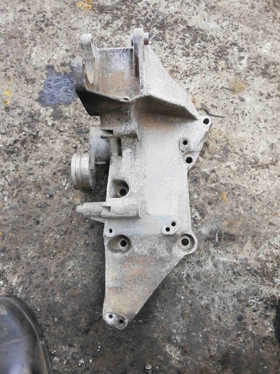 8200115762 Кронштейн генератора Renault Laguna 2 2002