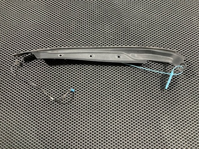 A1668701251 Уплотнитель багажника Mercedes GL X166 2015
