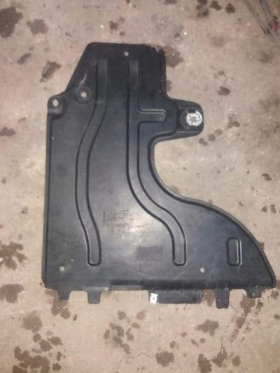 5Q0825206L крышка шасси опора skoda октавия