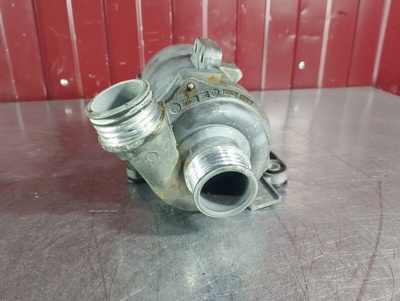 11517583836 Помпа BMW 5 series F10 2010 , , 7583836, 11518635092, 8635092, 702478400