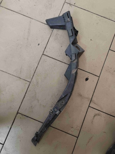 3B0807050B Кронштейн крепления бампера переднего Volkswagen Passat B5 1999