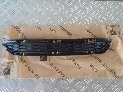 8W0807680 audi a4 b9 allroad левая решётка бампер передняя