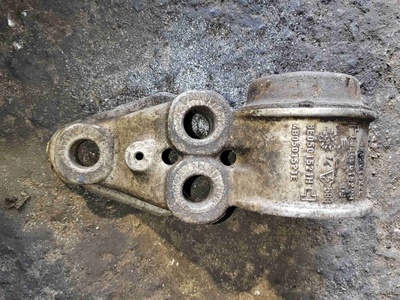 4B0501521E Кронштейн крепления балки подвески Audi A6 C5(1997-2004) 2000