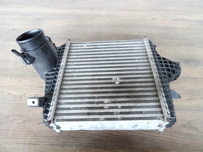 4M0145803BP порше cayenne , volkswagen touareg iii радиатор интеркулер