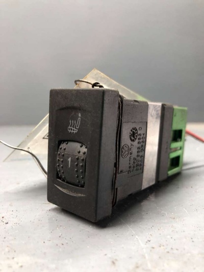 3B0963563C КНОПКА ПОДОГРЕВА СИДЕНИЙ Volkswagen Passat B5 2004