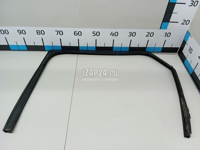 T4A35166 Уплотнитель двери Jaguar F-PACE 2016