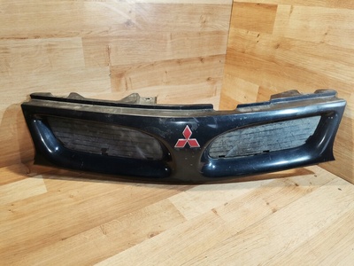 CARISMAMB944763 решетка радиатора переднее mitsubishi carisma