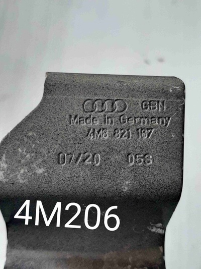 4M8821167 Кронштейн крепления крыла Audi Q8 I (2018—2023) 2020