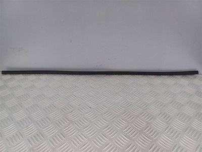 565823707 Уплотнитель капота Skoda Kodiaq 2022