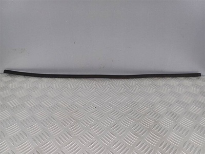 565823707 Уплотнитель капота Skoda Kodiaq 2022