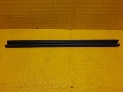 823309602R Уплотнитель опускного стекла Renault Kaptur 2021