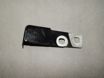 8W0821433B audi a4 b9 крепление крыла