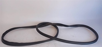 8B270827 Уплотнитель двери MAZDA CX5 KF