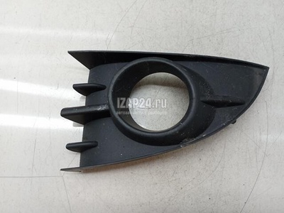 7701477302 Решетка в бампер центральная Renault Scenic II (2003 - 2009)