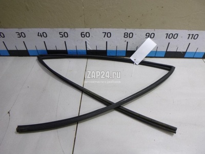 6814202060 Уплотнитель стекла двери Toyota Corolla E12 (2001 - 2007)