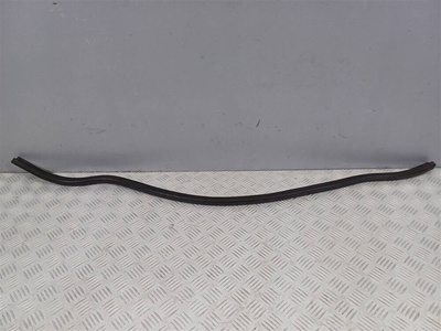 1K0823723C Уплотнитель капота Volkswagen Scirocco 2012