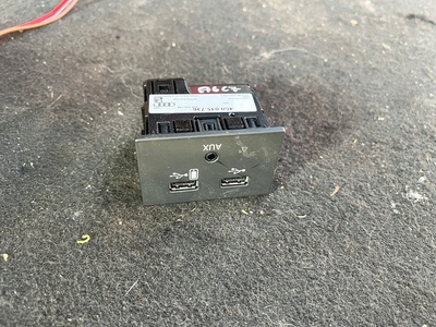 4G0035736 audi a6 c7 4g разъем usb порт мультимедиа