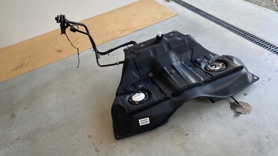 2214704301 бачёк топлива бак мерседес s w221 cl w216 4 , 7 v8